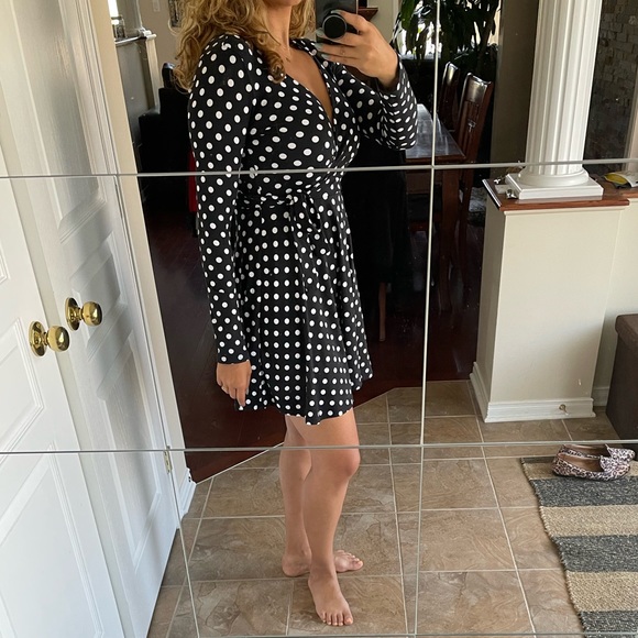 Stretchy polka dot dress! - Picture 3 of 4